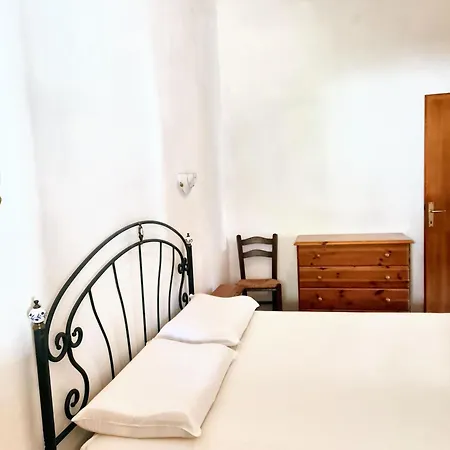 Holiday home Comfortable House In With Garden And Parking Included