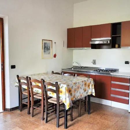Comfortable House In With Garden And Parking Included *