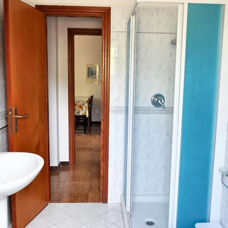 Vakantiehuis Comfortable House In With Garden And Parking Included