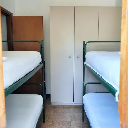 Vakantiehuis Comfortable House In With Garden And Parking Included *