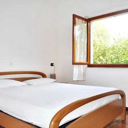 Comfortable House In With Garden And Parking Included
