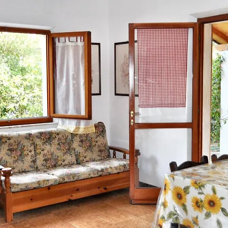 Comfortable House In With Garden And Parking Included Lacona